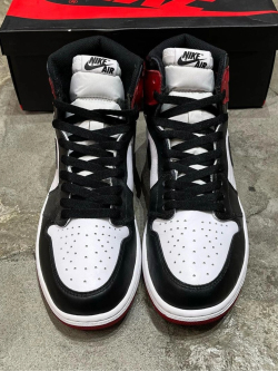 XH Air Jordan 1 OG High 'Black Toe' review Luna 03