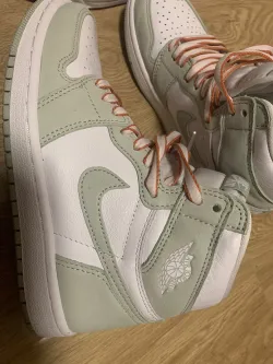 XH  Air Jordan 1 High OG Seafoam review Luna 02