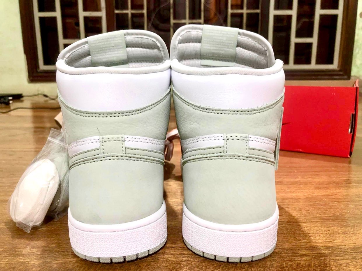 XH  Air Jordan 1 High OG Seafoam review Harper 01