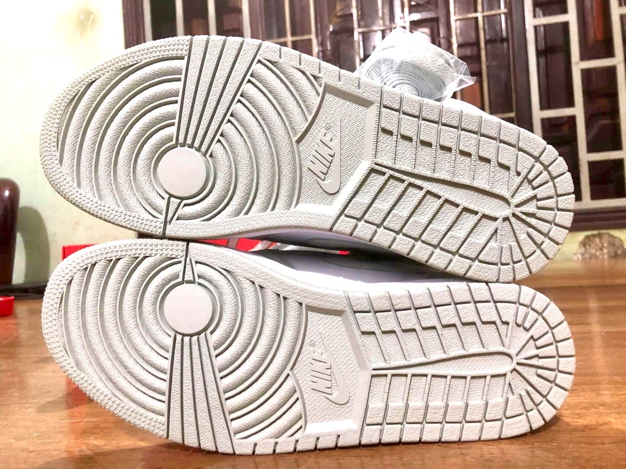 XH  Air Jordan 1 High OG Seafoam review Harper 03