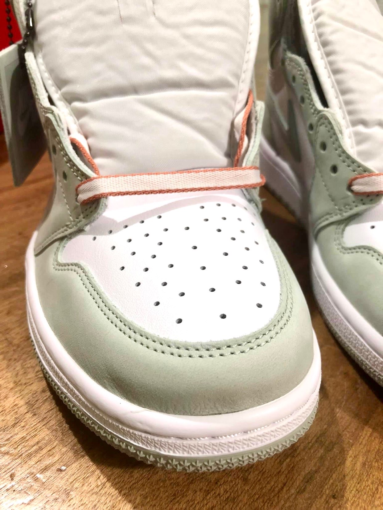 XH  Air Jordan 1 High OG Seafoam review Harper 04