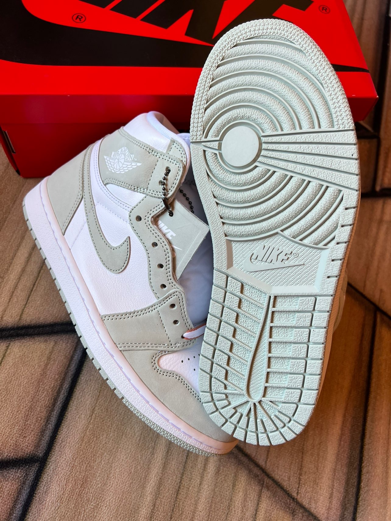 XH  Air Jordan 1 High OG Seafoam review Lucas 02