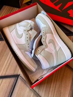 XH  Air Jordan 1 High OG Seafoam review Lucas 03
