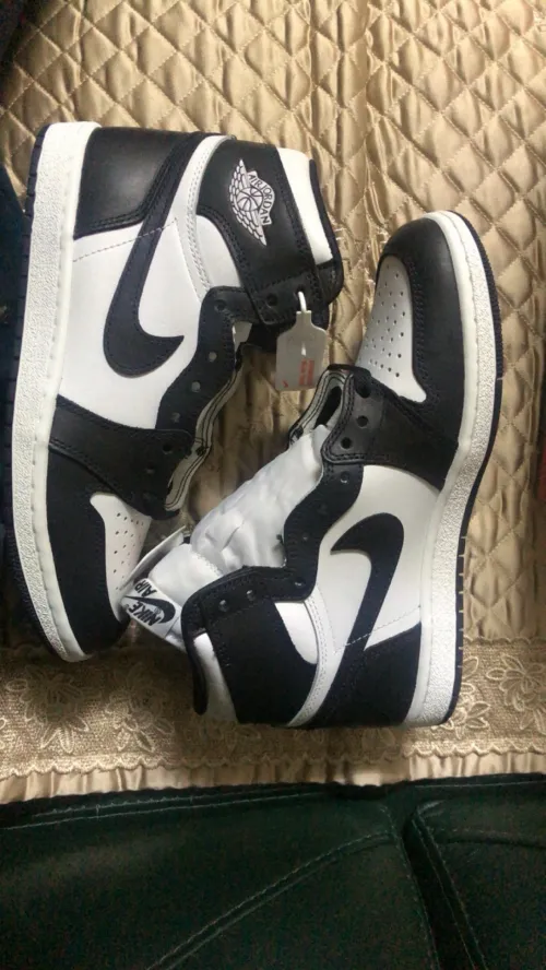 XH Air Jordan 1 Retro High OG Black White review 