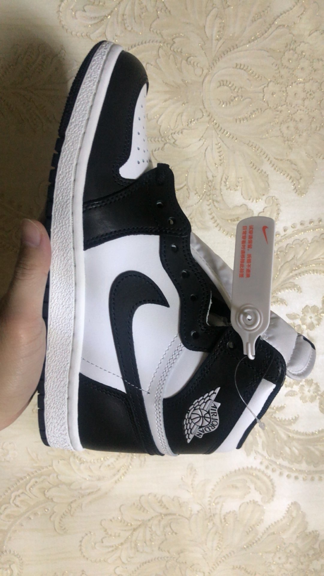 XH Air Jordan 1 Retro High OG Black White review Aiden