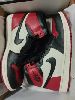 XH Air Jordan 1 High OG“Bred Toe” review Mila 02