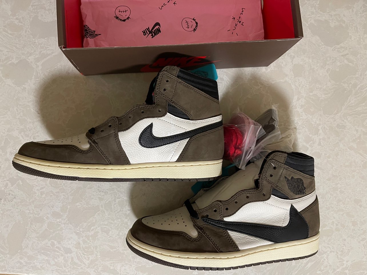 XH  Travis Scott x Air Jordan 1 High OG TS SP review Owen