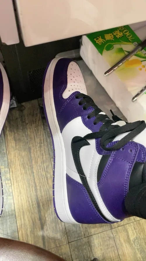 XH  Air Jordan 1 High OG “Court Purple” review 