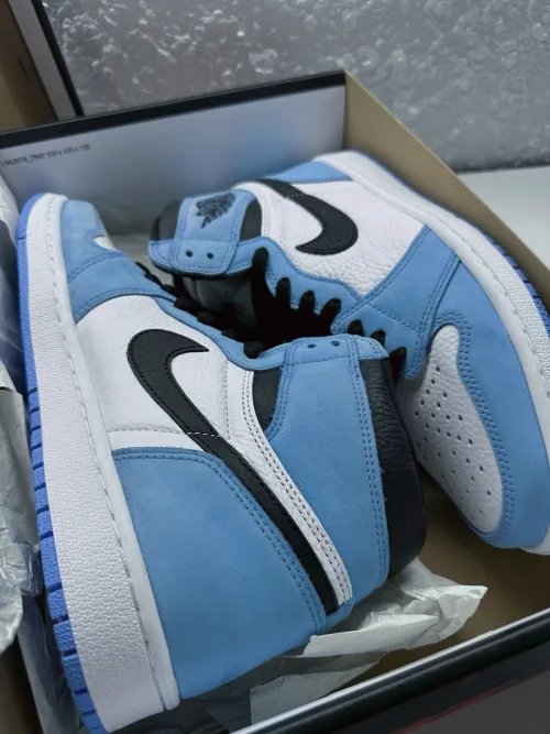 XH  Air Jordan 1 High OG University Blue review 