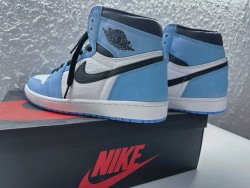XH  Air Jordan 1 High OG University Blue review Jessica 01