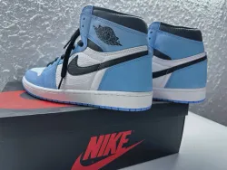 XH  Air Jordan 1 High OG University Blue review Jessica 01