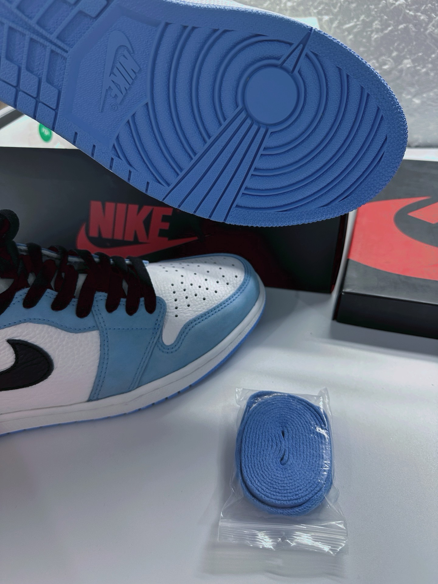 XH  Air Jordan 1 High OG University Blue review Jessica 02