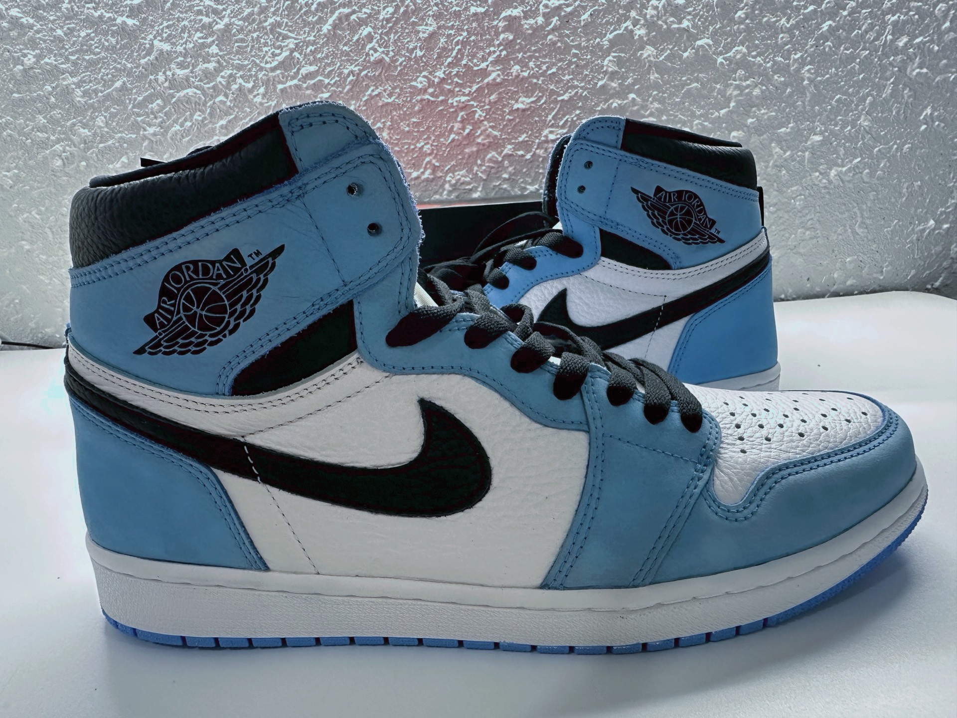 XH  Air Jordan 1 High OG University Blue review Jessica 03