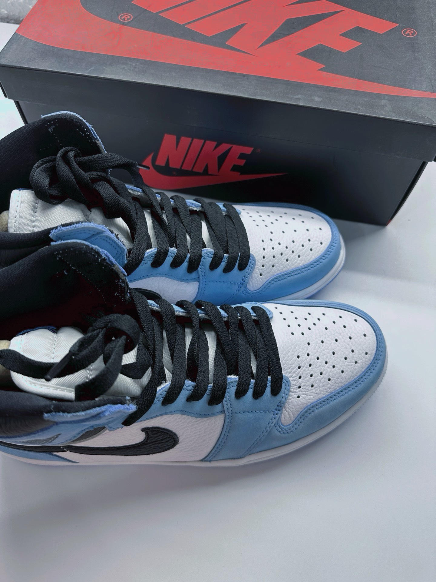 XH  Air Jordan 1 High OG University Blue review Jessica 04