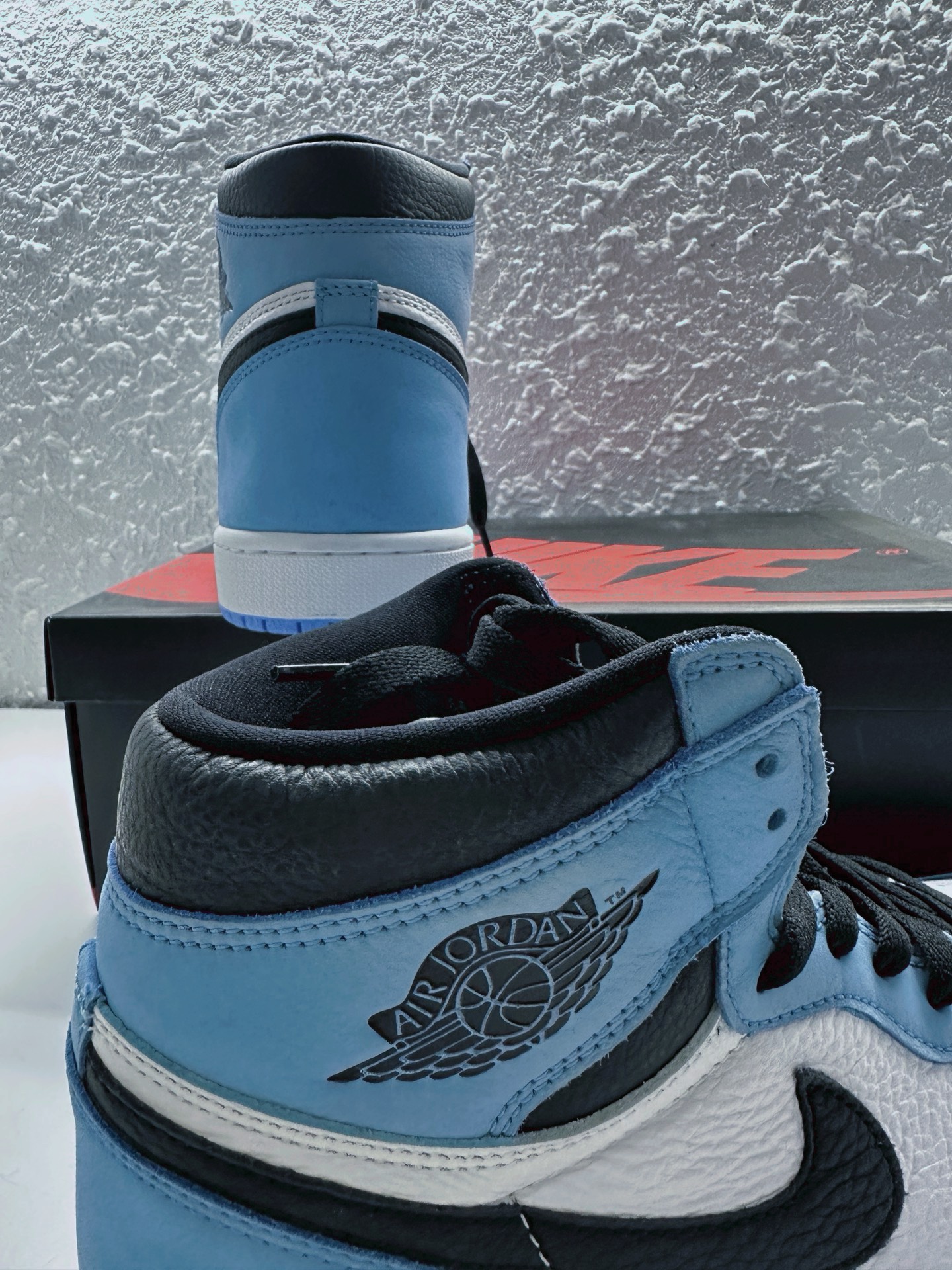 XH  Air Jordan 1 High OG University Blue review Jessica 05