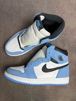 XH  Air Jordan 1 High OG University Blue review Chris 01