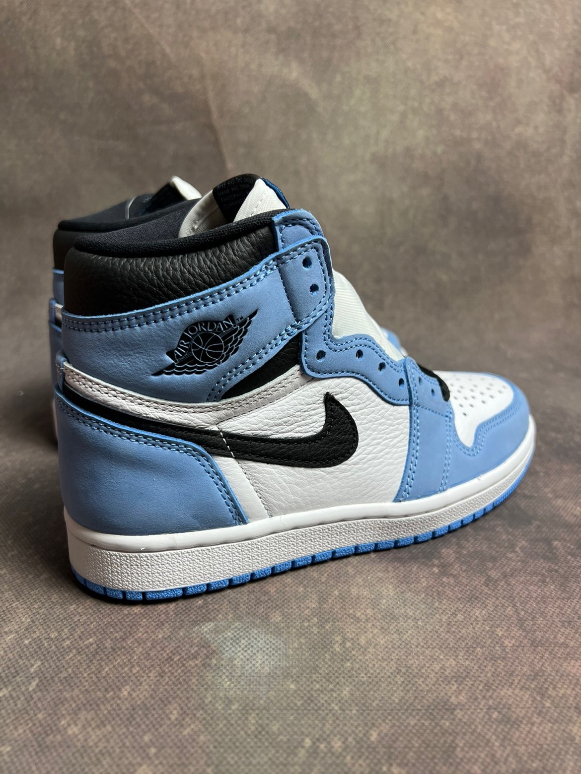 XH  Air Jordan 1 High OG University Blue review Chris 03