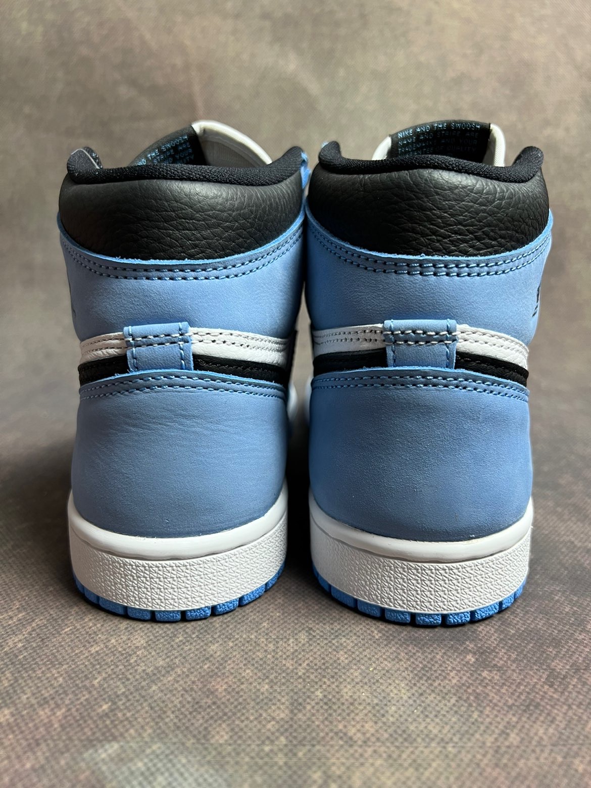 XH  Air Jordan 1 High OG University Blue review Chris 04