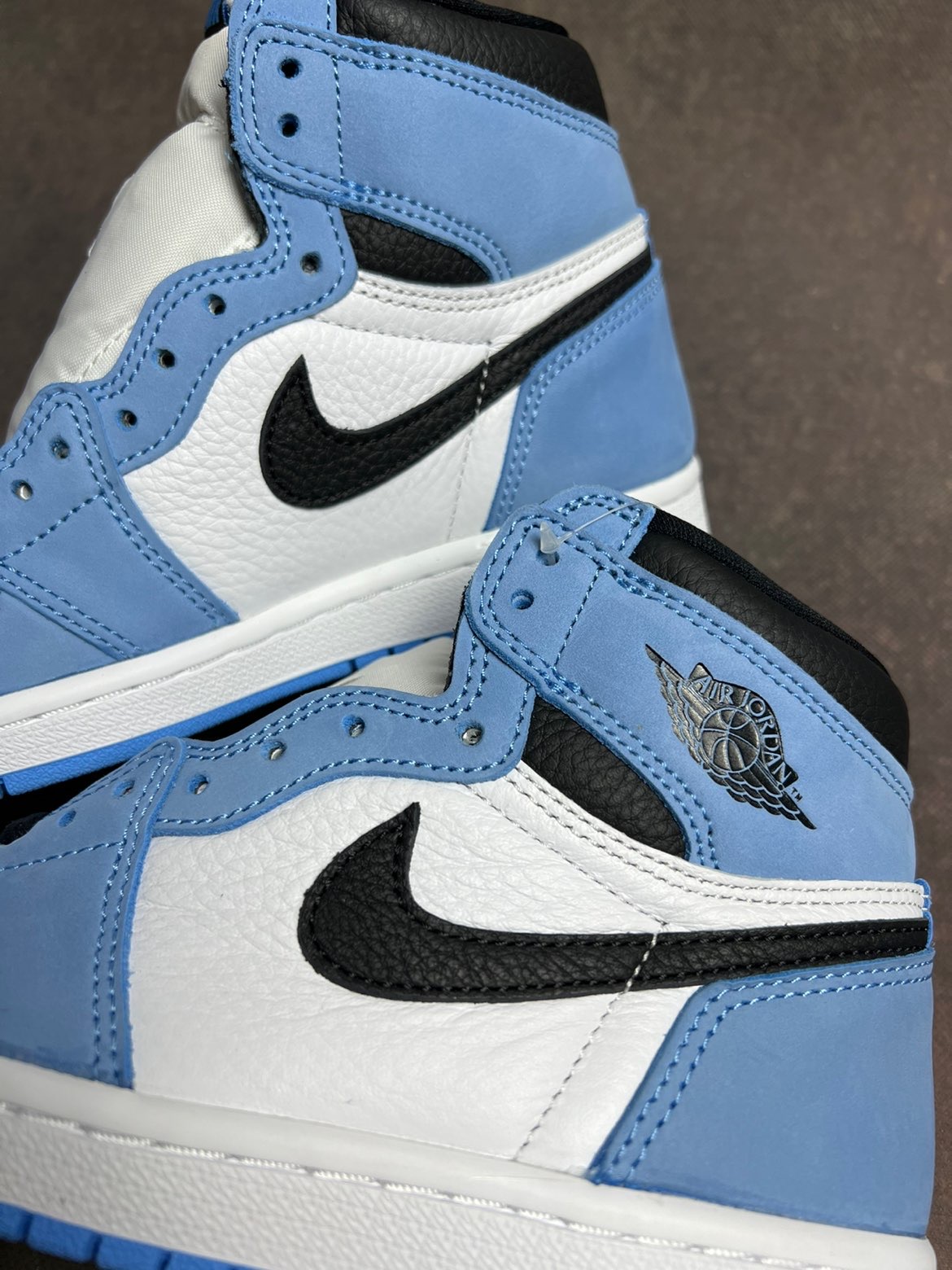 XH  Air Jordan 1 High OG University Blue review Chris 05