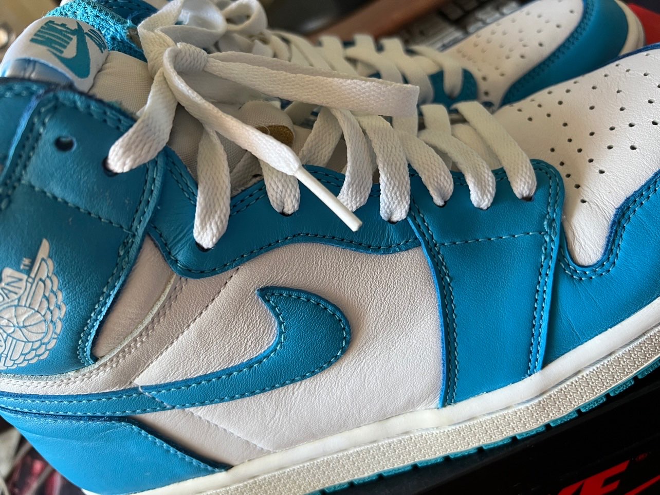 XH  Air Jordan 1 RetroUNC review Emily 02