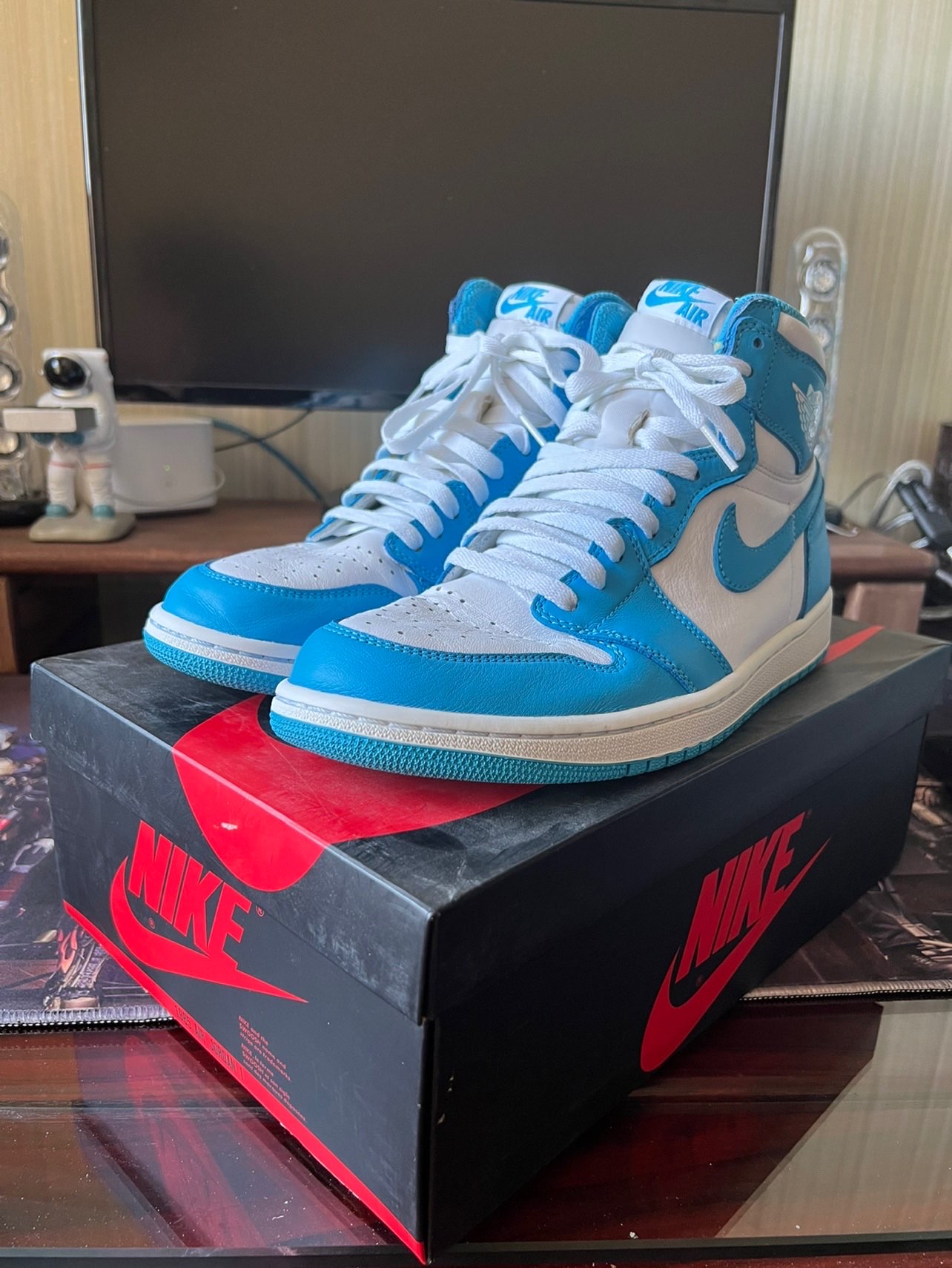 XH  Air Jordan 1 RetroUNC review Emily 05