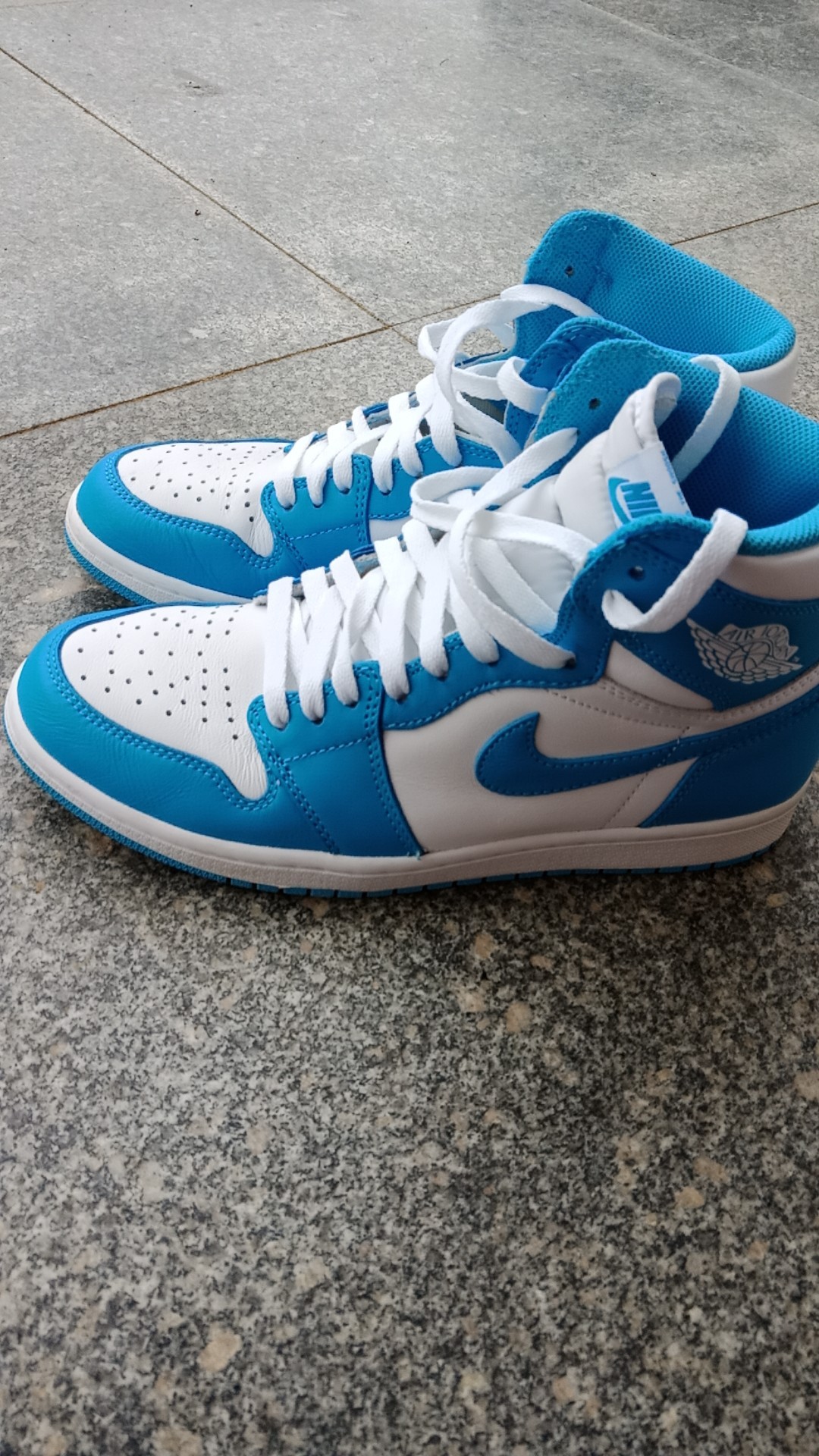 XH  Air Jordan 1 RetroUNC review Matt