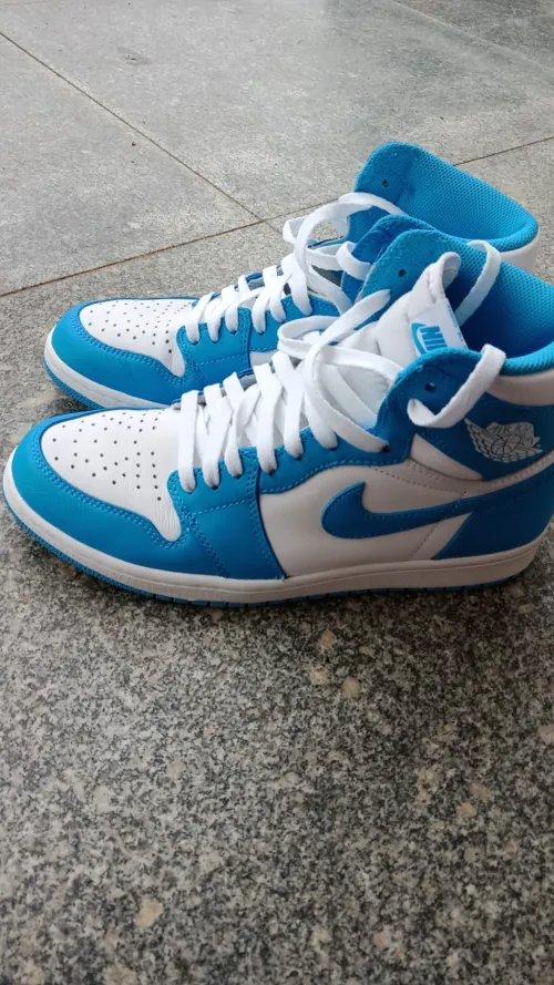 XH  Air Jordan 1 RetroUNC review 