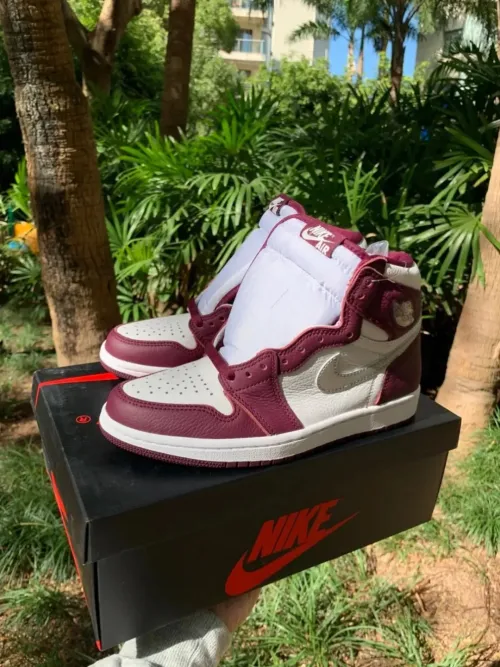 XH  Air Jordan 1 High OG Bordeaux review 