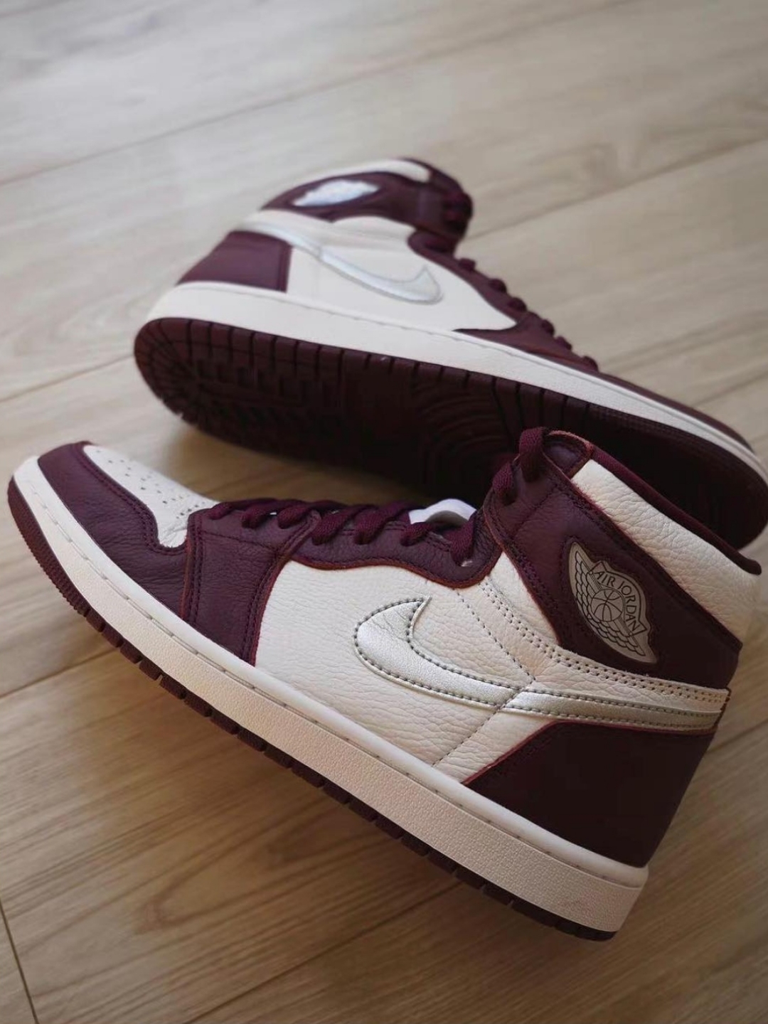 XH  Air Jordan 1 High OG Bordeaux review Hannah