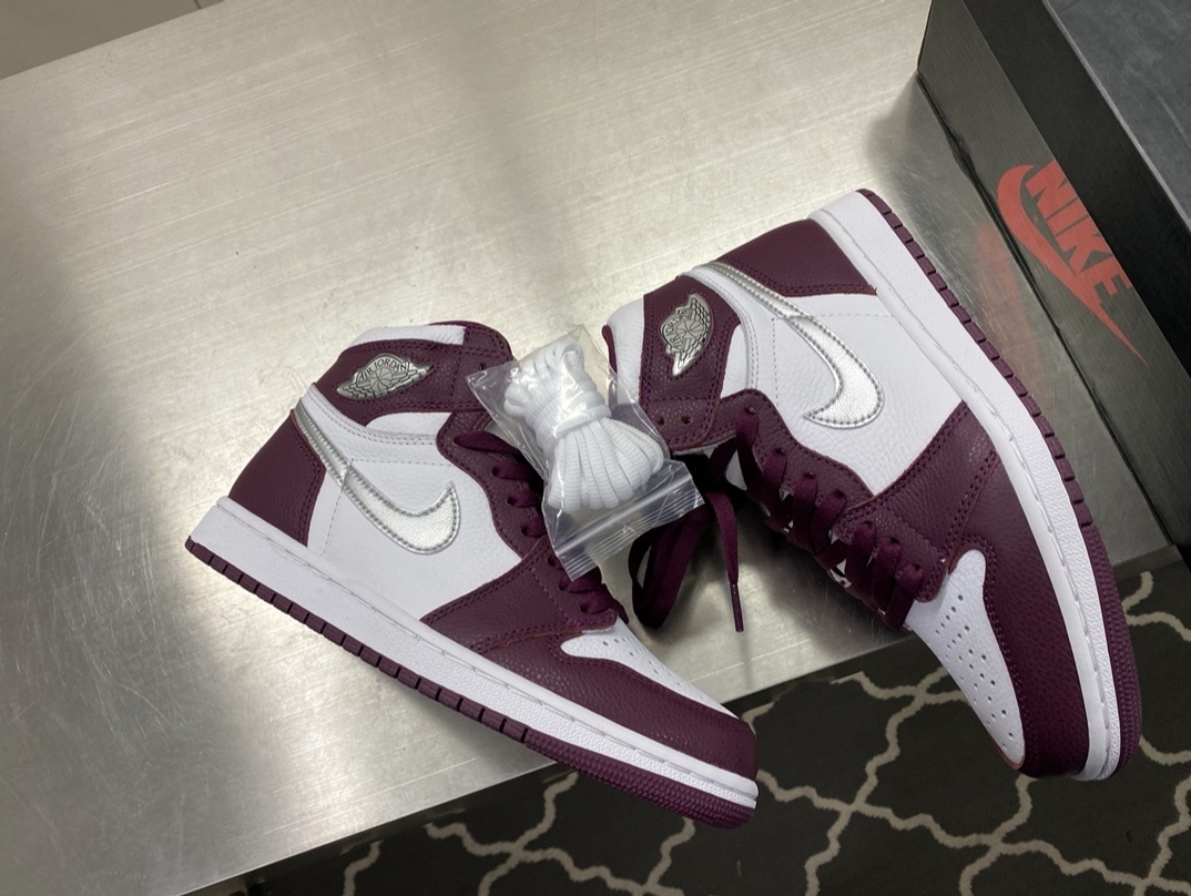 XH  Air Jordan 1 High OG Bordeaux review Ashley