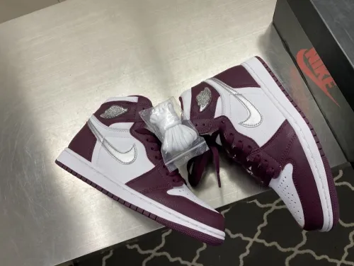 XH  Air Jordan 1 High OG Bordeaux review 