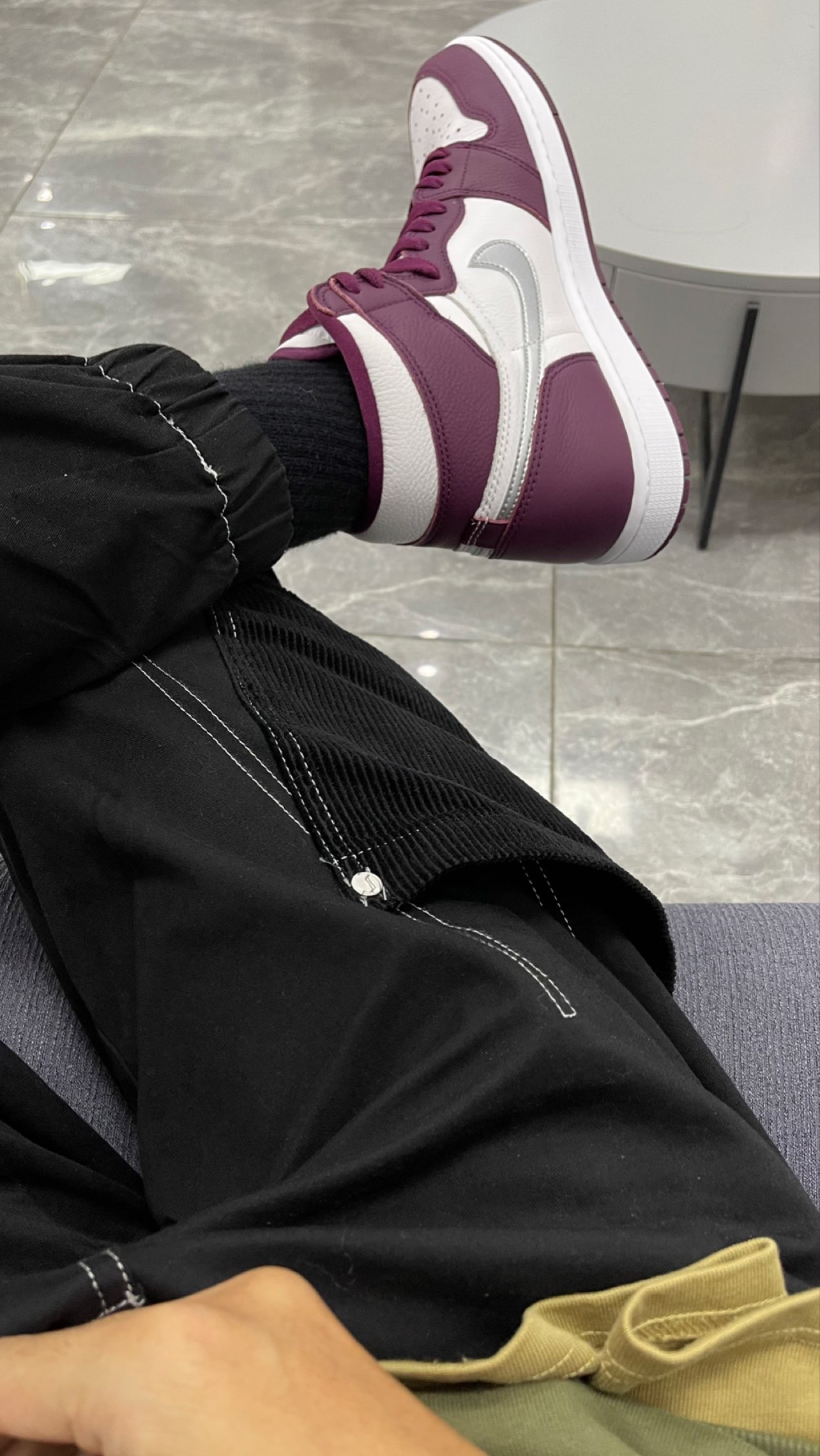 XH  Air Jordan 1 High OG Bordeaux review Tyler 01