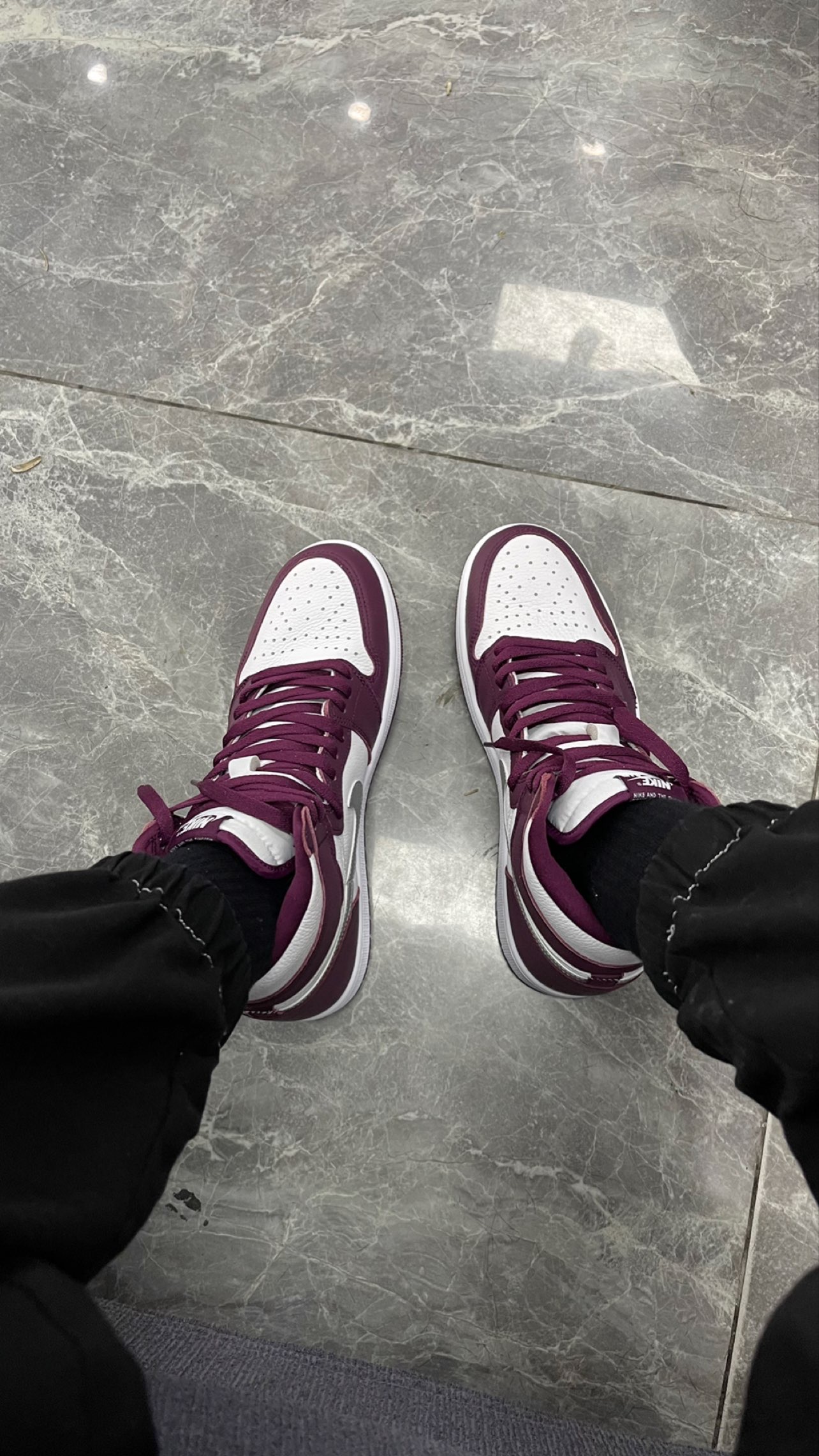 XH  Air Jordan 1 High OG Bordeaux review Tyler 02