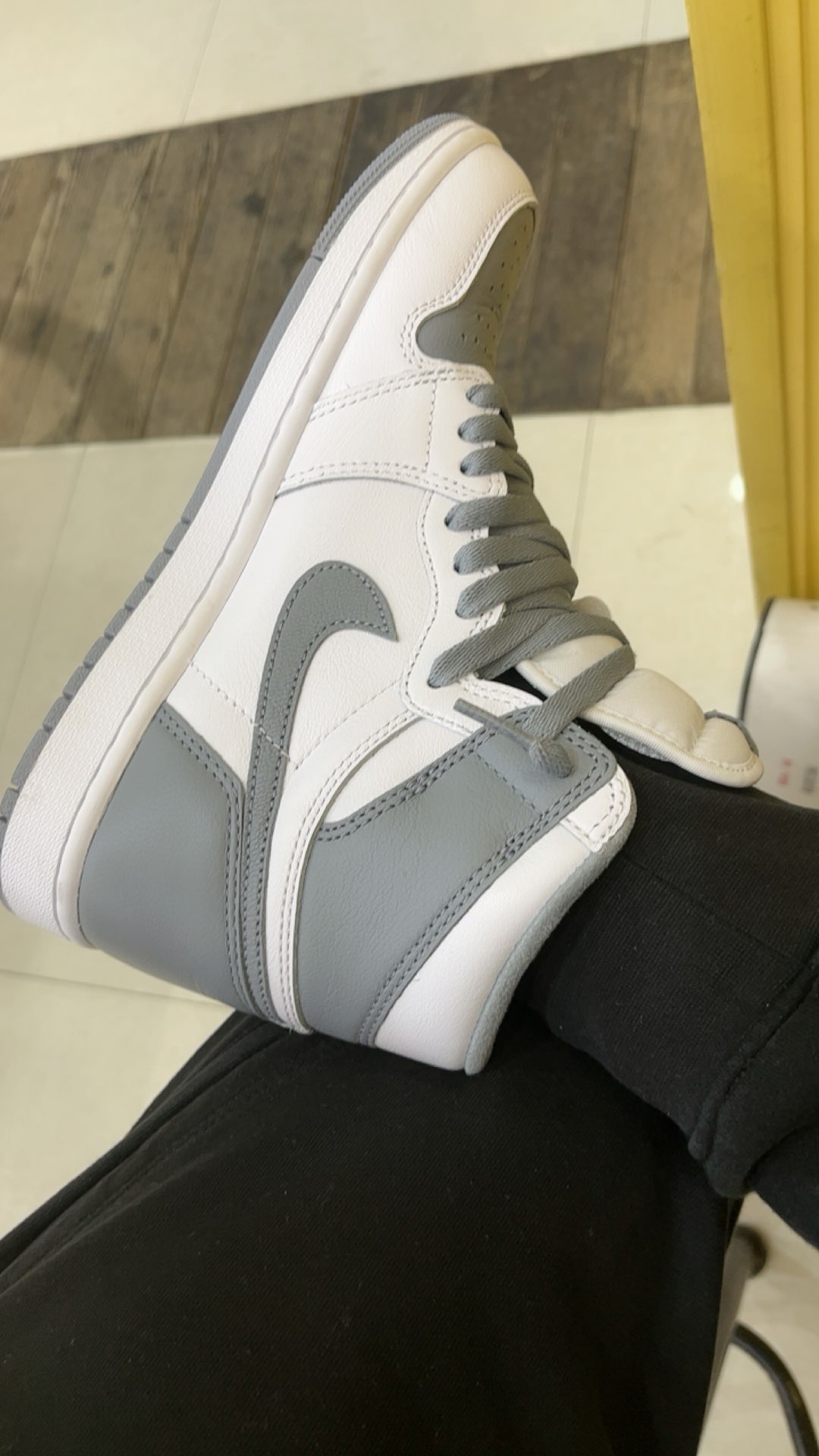 XH Air Jordan 1 High OG Stealth review Eric