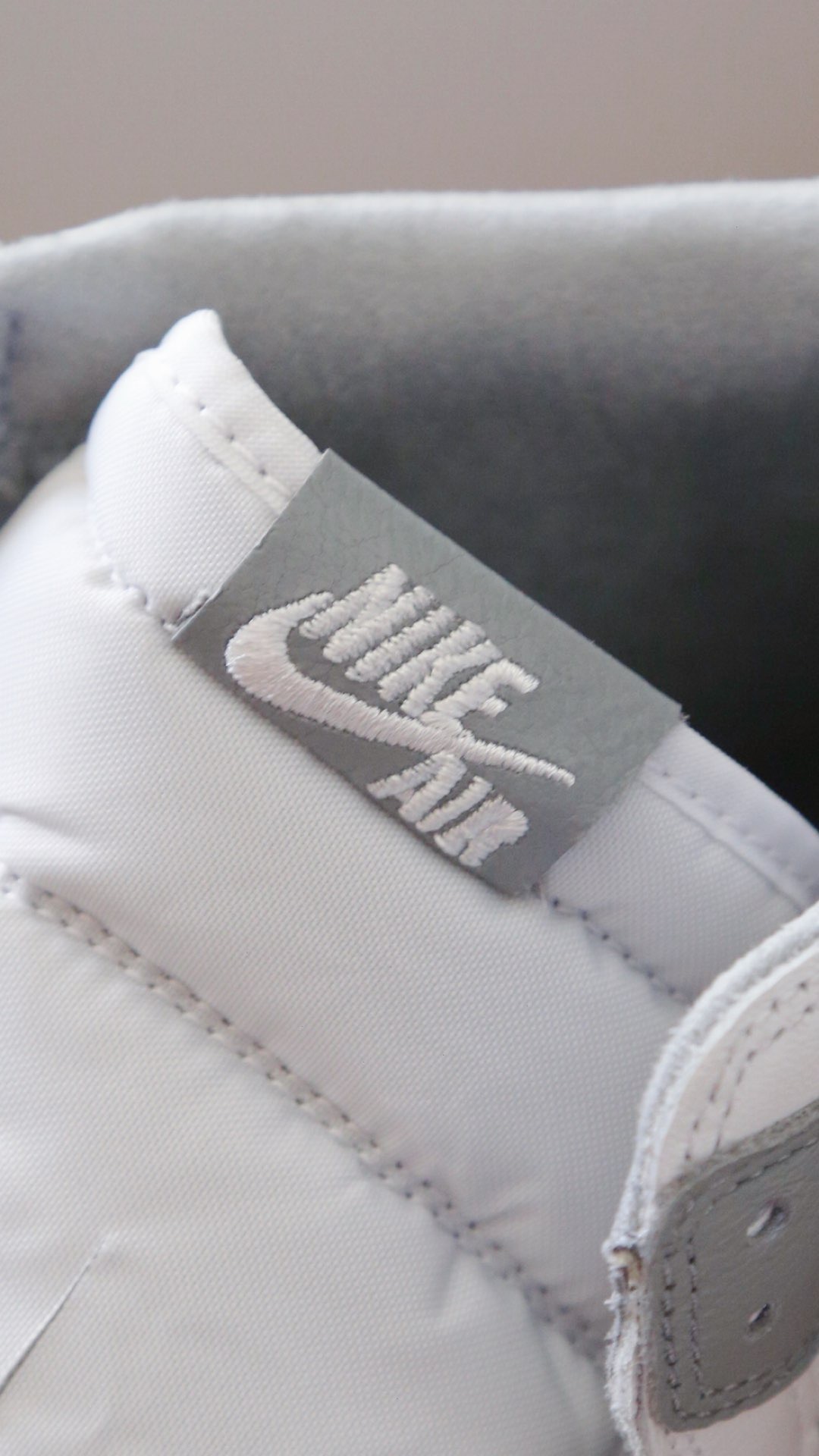 XH Air Jordan 1 High OG Stealth review Victoria 02