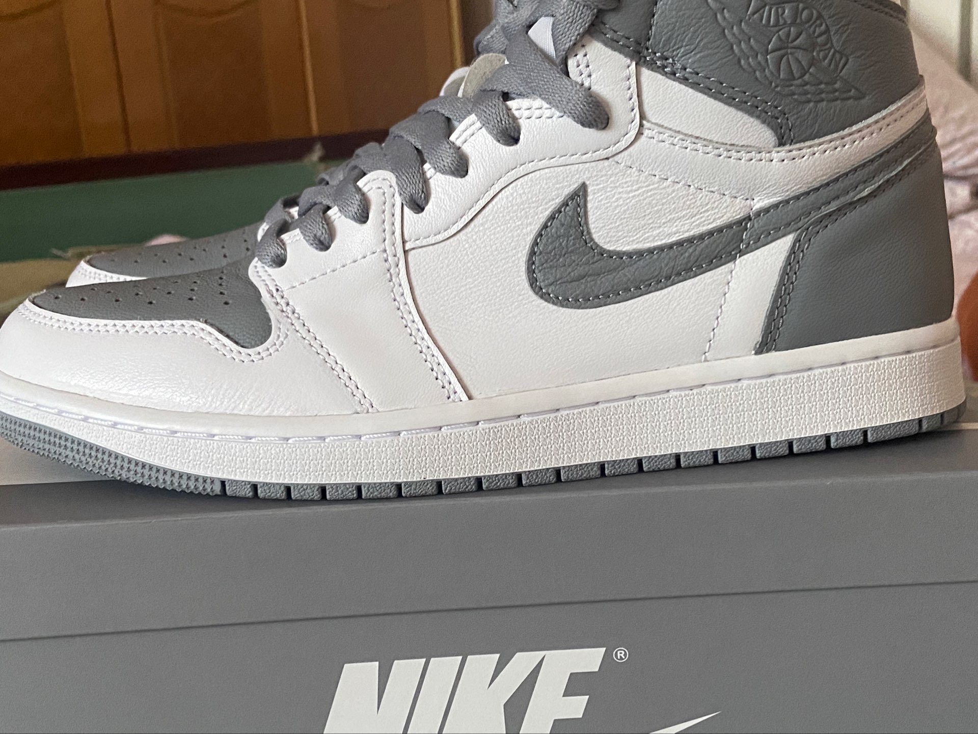 XH Air Jordan 1 High OG Stealth review Rachel 04