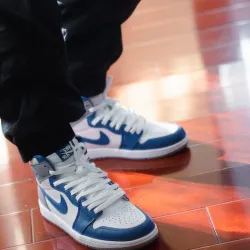XH  Air Jordan 1 High OG True Blue review Josh 01