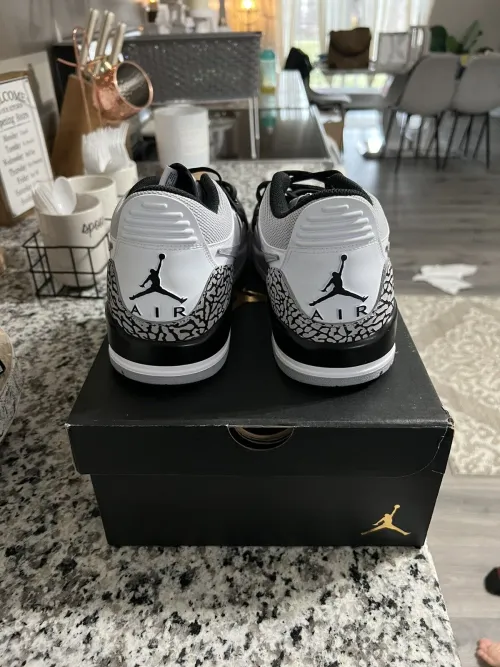 Air Jordan AJ312 White And Black Soot review 