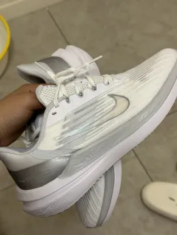 Nike Air Winflo 9 White Metallic Silver review Ellie 01
