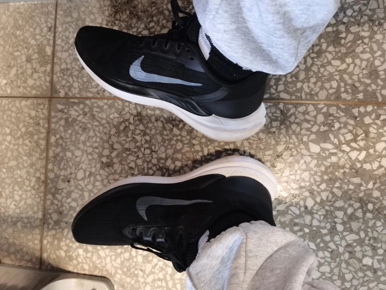 Nike Air Winflo 9 Black Dark Smoke Grey review Riley 01