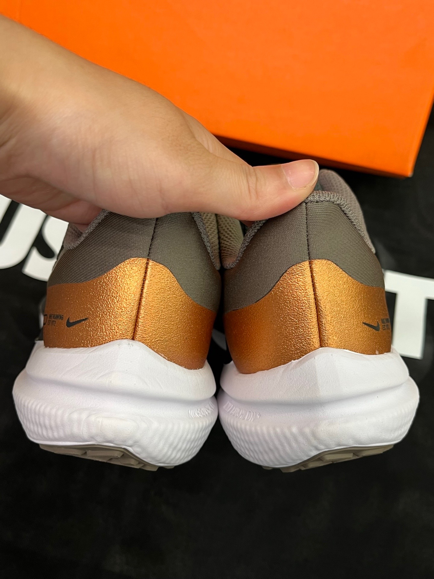 Nike Air Winflo 9 Black And White Brown review Isabella 01