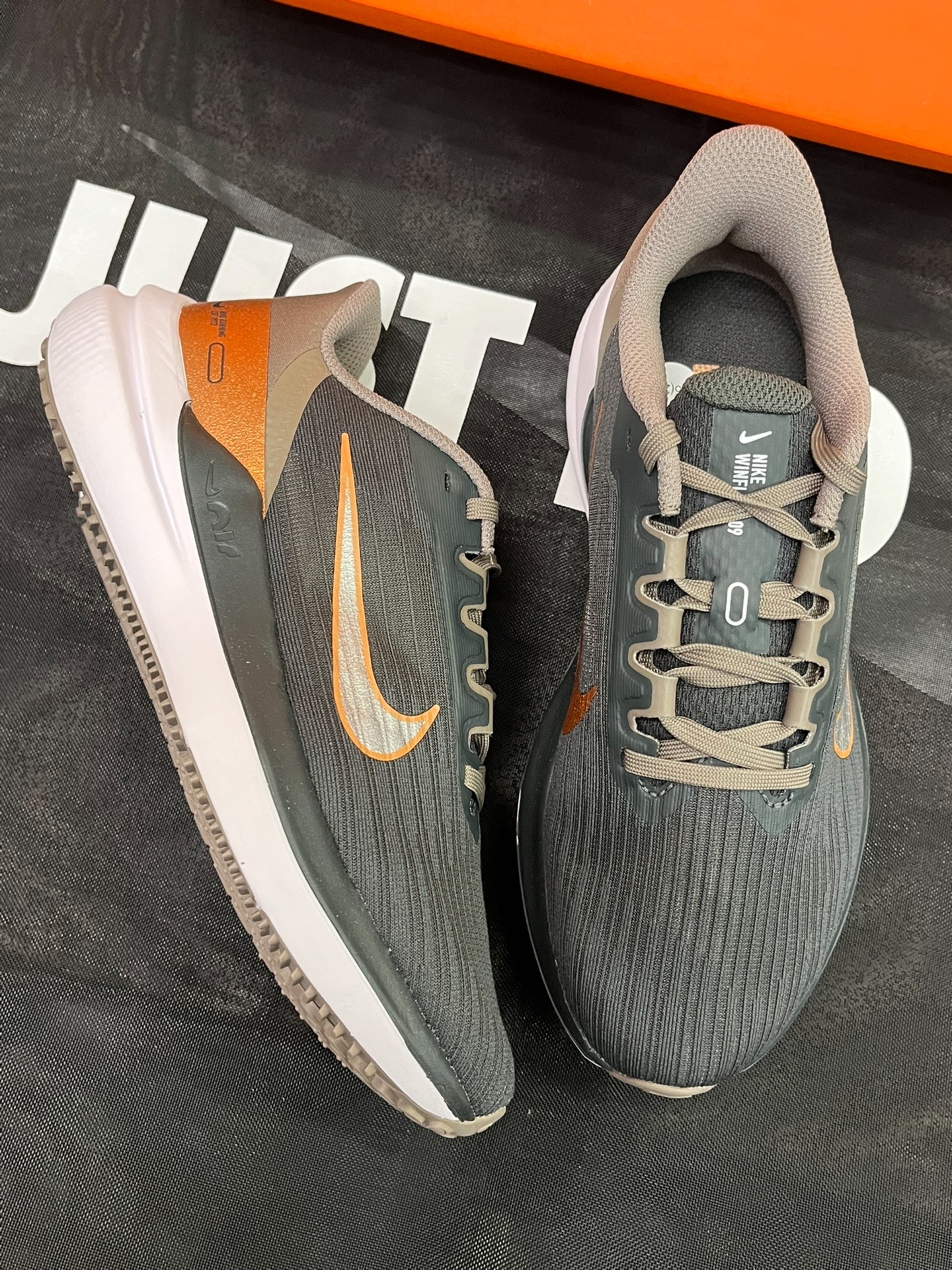 Nike Air Winflo 9 Black And White Brown review Isabella 02