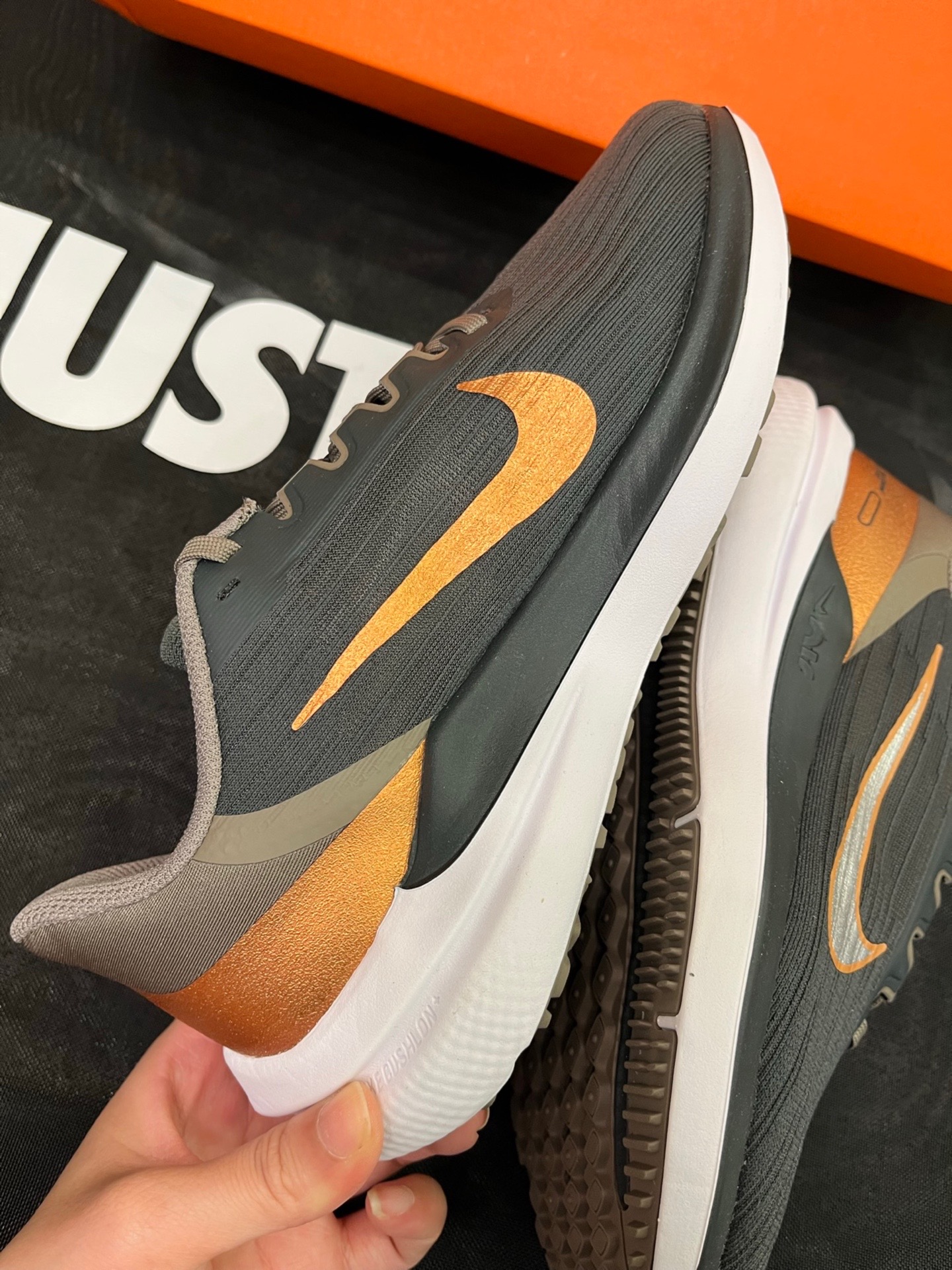 Nike Air Winflo 9 Black And White Brown review Isabella 03