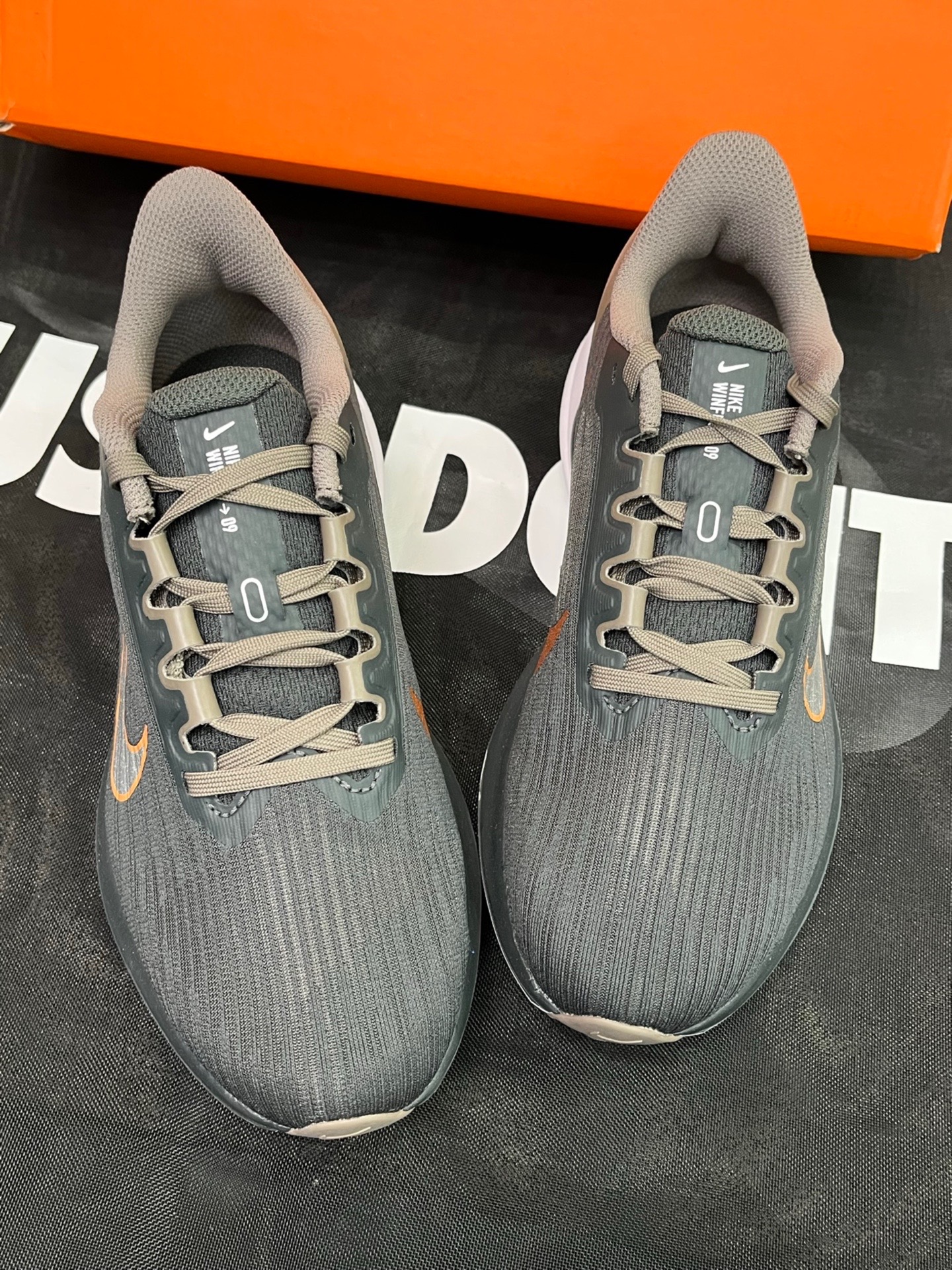 Nike Air Winflo 9 Black And White Brown review Isabella 06