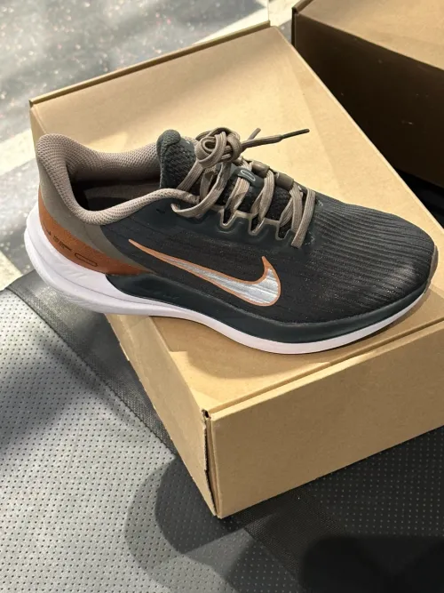 Nike Air Winflo 9 Black And White Brown review 