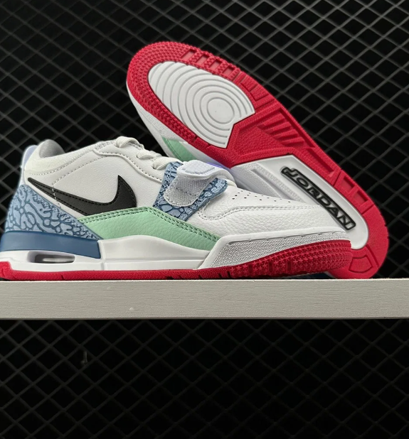 Air Jordan AJ312 White Violet review Alfredo Urias 01