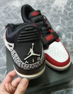 Air Jordan AJ312 White Red review Maria G. Ruiz 02