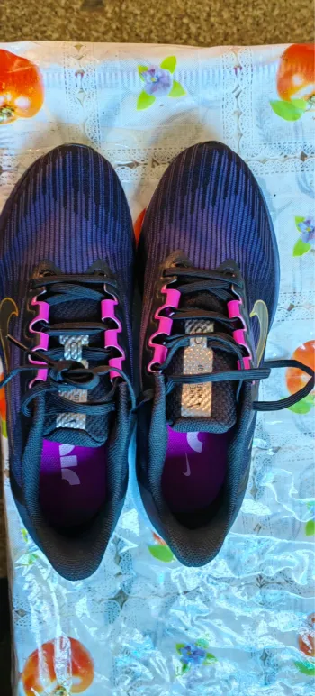 Nike Air Winflo 9 Black, Blue, and Yellow review Rachel 01
