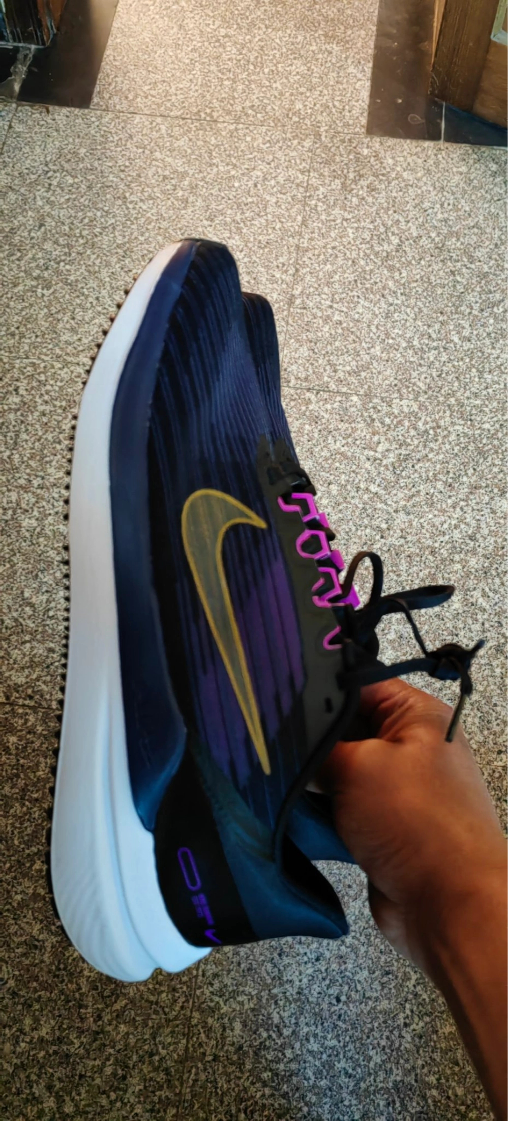 Nike Air Winflo 9 Black, Blue, and Yellow review Rachel 02