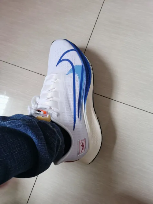 Nike AIR ZOOM PEGASUS 37 White Blue Red review 